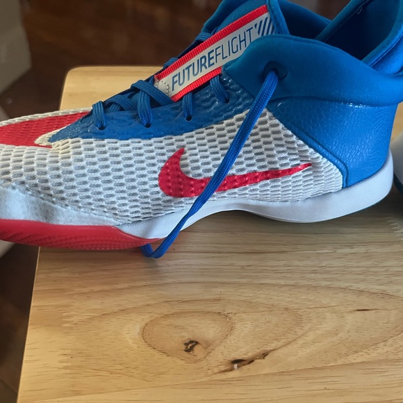 Basketball Shoes - Picture 2 of 6